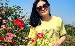 两个人一前一后的上我三明治